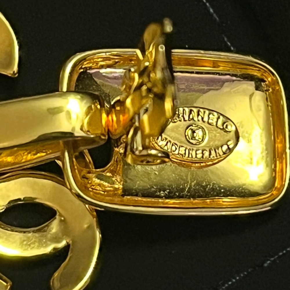 Vintage CHANEL Gold Logo Hoop Clip On Earrings - Picture 9 of 13